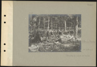 Villers-en-Argonne. Fabrication de piquets de tranchée