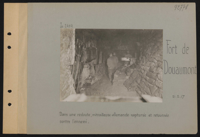 Fort de Douaumont. Dans une redoute, mitrailleuse allemande capturée et retournée contre l'ennemi
