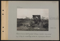 Vacherauville. Mortier de 280 en batterie pendant l'attaque d'octobre 1918. Au fond, à gauche, le long du camouflage, arrivée des premiers prisonniers allemands