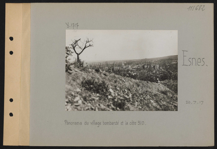 Esnes. Panorama du village bombardé et la cote 310