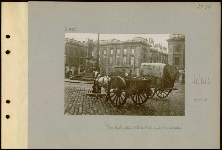 Reims. Place Royale. Statue de Louis XV et maisons incendiées