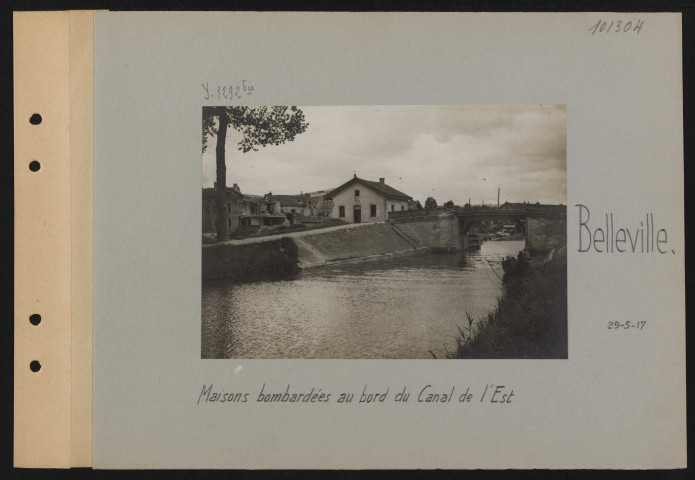 Belleville. Maisons bombardées au bord du canal de l'Est