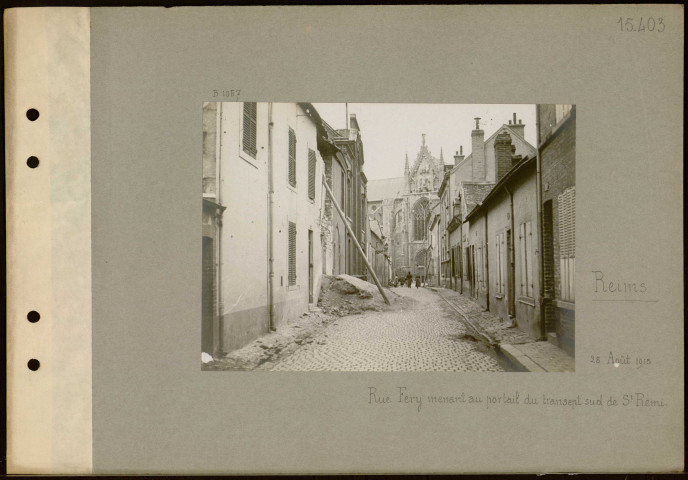 Reims. Rue Fery menant au portail du transept sud de Saint-Rémi