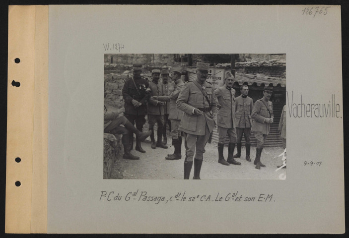 Vacherauville. PC du général Passaga commandant le 32e CA. Le général et son EM