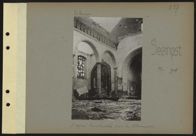 Seempst. L'église bombardée par les Allemands