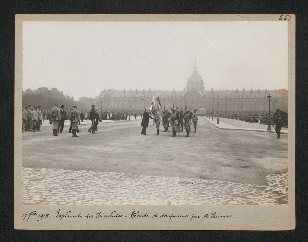 Esplanade des Invalides. Remise de drapeaux par monsieur Poincaré