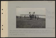 Pretz-en-Argonne. Camp d'aviation. Avion allemand ayant atterri dans le camp, attiré par un feu allumé pour indiquer notre terrain à un de nos avions non rentré à la tombée de la nuit