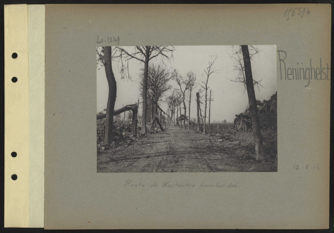 Reninghelst. Route de Westoutre bombardée
