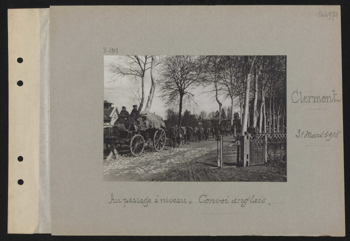 Clermont. Au passage à niveau : convoi anglais