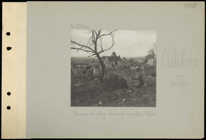 Oulches. Panorama du village bombardé. Au centre, l'église