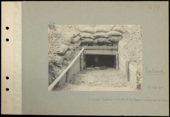 Pontavert. Le général Duplessis à la fenêtre de son logement souterrain près du château