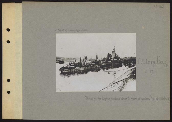 S.l. Cuirassé-torpilleur allemand V 69 détruit par les Anglais et échoué dans le canal d'Harbom-Ymuiden (Hollande)