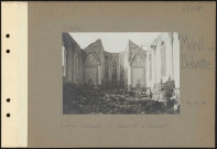 Ménil-sur-Belvitte. L'église bombardée. Le chœur et le transept