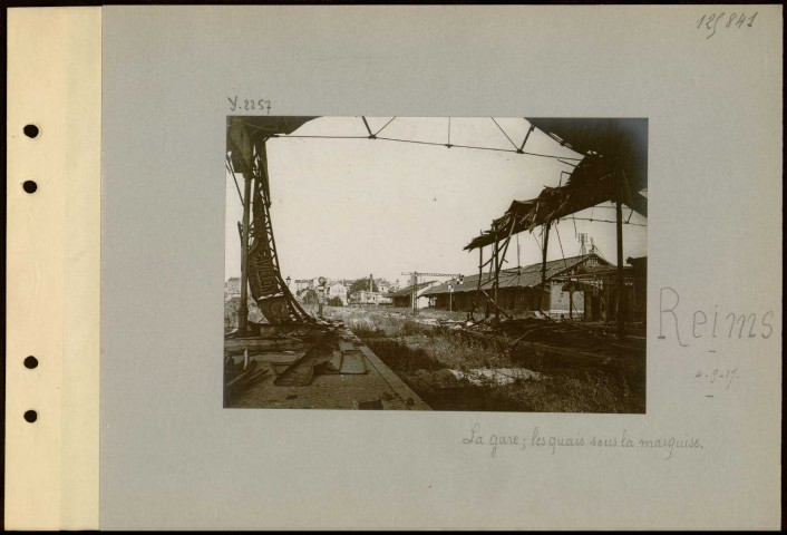 Reims. La gare ; les quais sous la marquise
