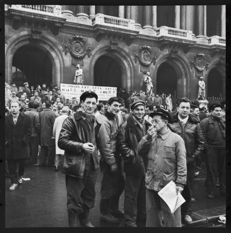 Manifestation de la PS, de l'AP et des HP à l'Opéra pour un reclassement du personnel ouvrier sans allongement de carrière