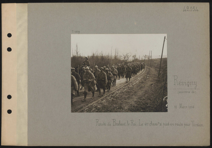 Revigny (environs de). Route de Brabant-le-Roi. Le 61e chasseurs à pied en route pour Verdun