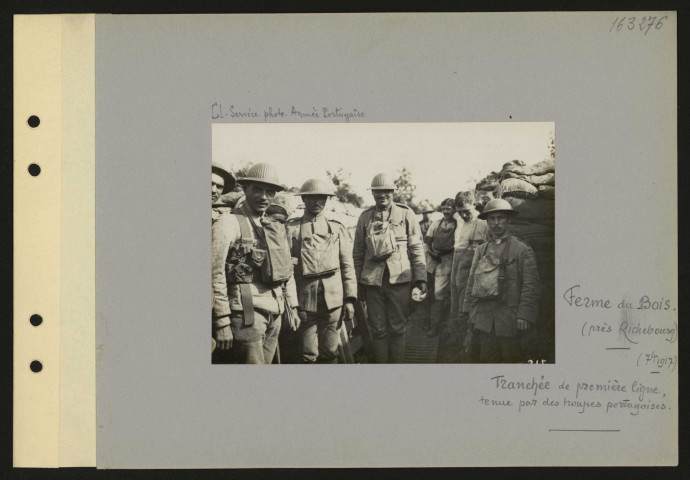 Ferme du Bois (près Richebourg). Tranchée de première ligne tenue par des troupes portugaises