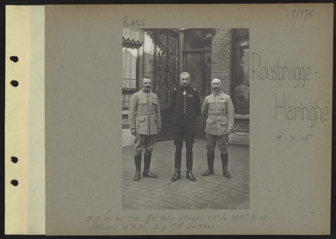 Rousbrugge-Haringhe. QG du 36e CA. Général Hely d'Oissel, commandant le 36e CA et officiers d'EM. À gauche, colonel Destiker