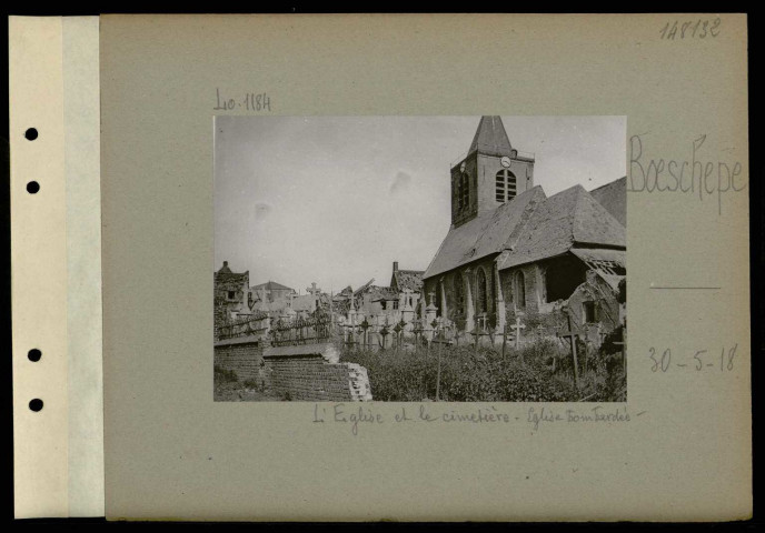 Boeschepe. L'église et le cimetière. Eglise bombardée