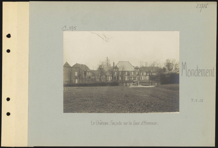 Mondement. Le château. Façade sur la cour d'honneur