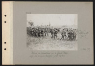 Candor (près). Remise de décoration par le général Pétain : défilé de tirailleurs sénégalais pendant la revue