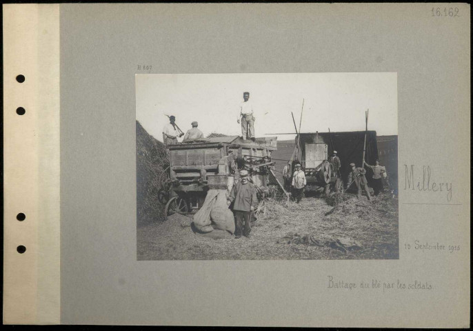 Millery. Battage du blé par les soldats