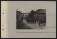 Duvy. Une rue : colonne de prisonniers allemands capturés à Cutry et Laversines le 28 juin
