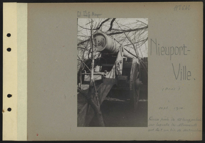 Nieuport-Ville (près). Fausse pièce de 155 long, en bois, sur laquelle les Allemands ont fait un tir de destruction