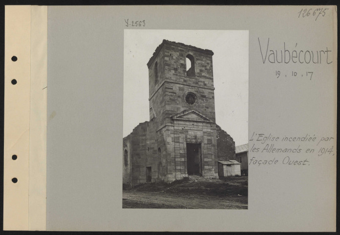 Vaubécourt. L'église incendiée par les Allemands en 1914, façade ouest