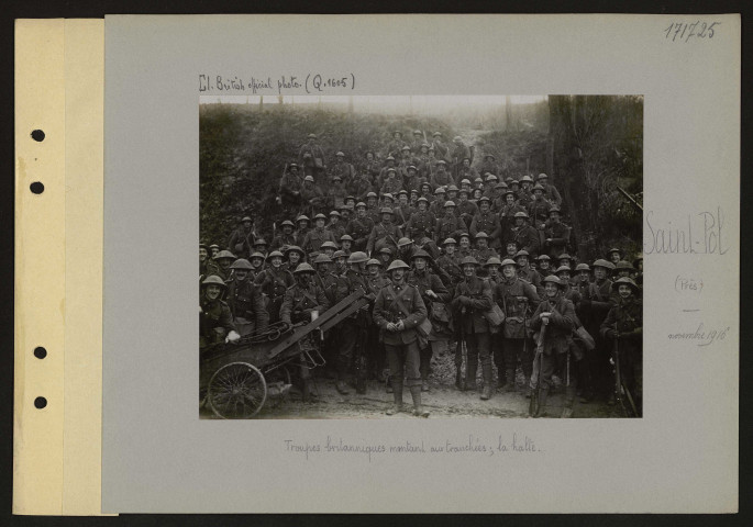 Saint-Pol (près). Troupes britanniques montant aux tranchées ; la halte