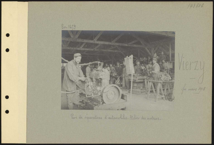 Vierzy. Parc de réparations d'automobiles. Atelier des moteurs