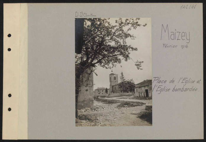 Maizey. Place de l'église et l'église bombardée