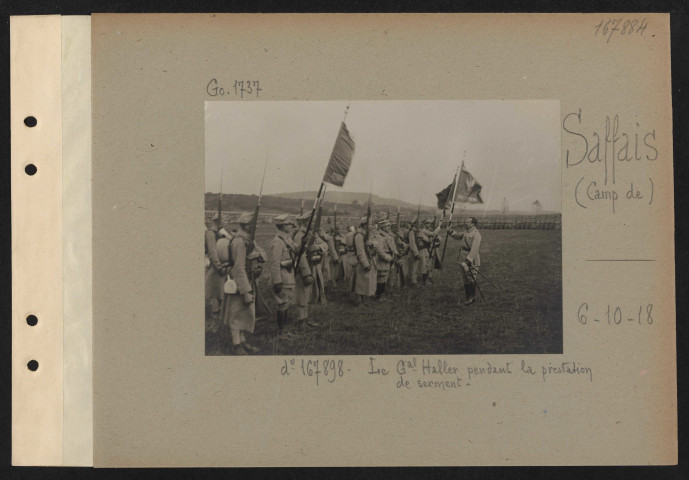 Saffais (camp de). Cf. n° 167898. Le général Haller pendant la prestation de serment