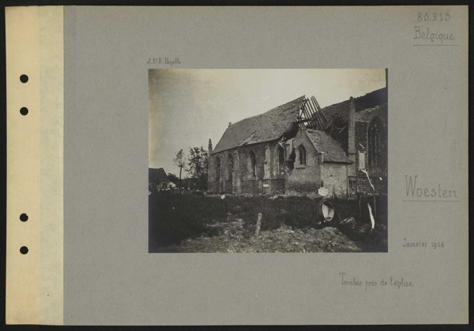 Woesten (Belgique). Tombes près de l'église