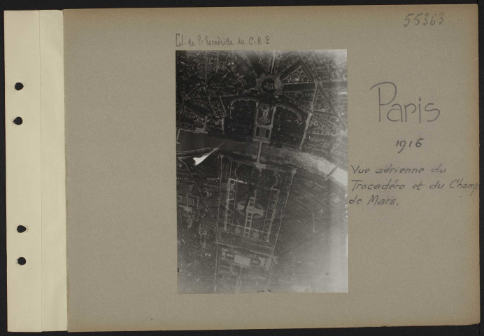 Paris. Vue aérienne du Trocadéro et du Champ de Mars