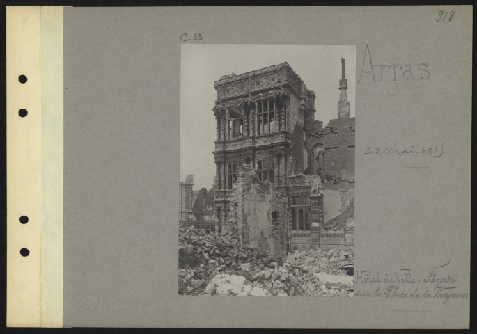 Arras. Hôtel de ville. Façade sur la place de la Vacquerie