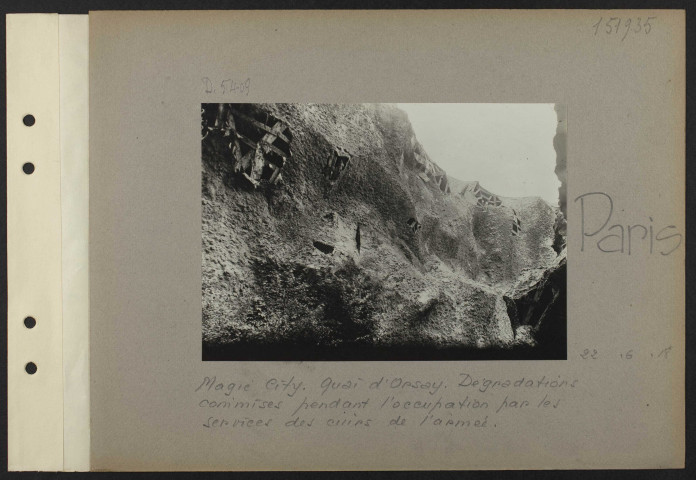 Paris. Magic City, quai d'Orsay. Dégradations commises pendant l'occupation par les services des cuirs de l'armée