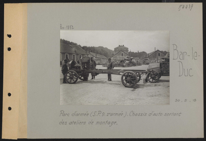 Bar-le-Duc. Parc d'armée (SP 9, 2e armée). Châssis d'auto sortant des ateliers de montage