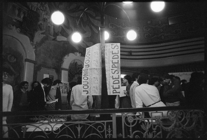 Affiche du bédéiste Copi : « Jouons aux élections avec les pédés ». Manifestation de l'OLP. Grève des loyers