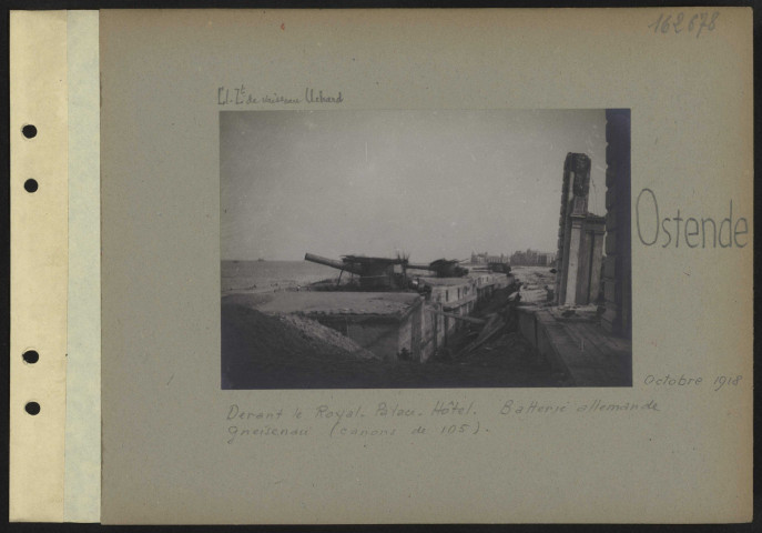 Ostende. Devant le Royal-Palace-Hôtel. Batterie allemande Gneisenau (canons de 105)