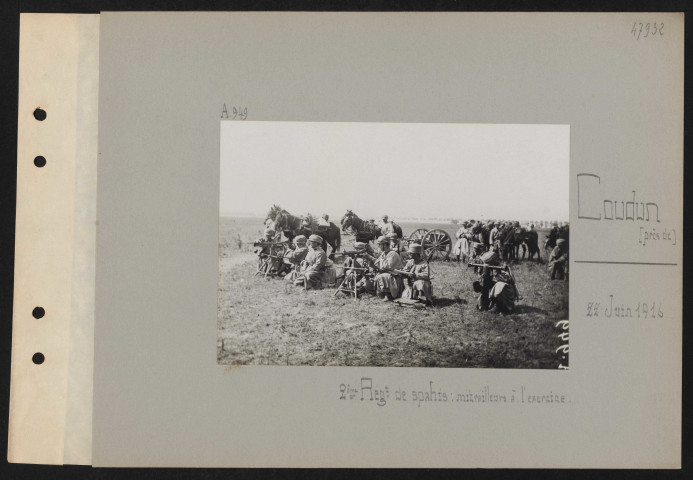 Coudun (près de). Deuxième régiment de spahis : mitrailleurs à l'exercice
