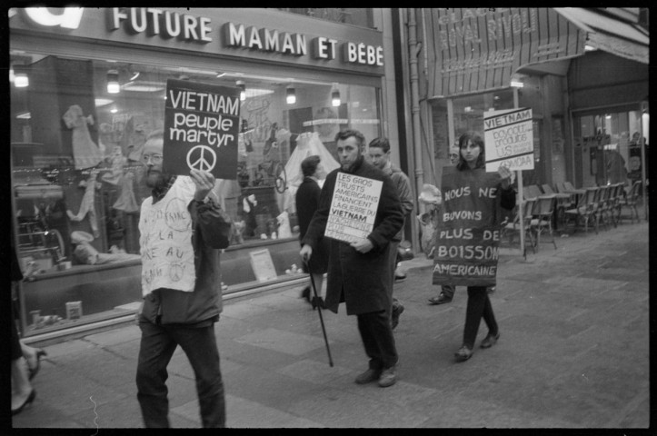 Manifestation du MCAA contre la guerre au Vietnam. Meeting à la Faculté de Nanterre : « solidarité avec le peuple Vietnamien ». Manifestation du MRAP devant l'Ambassade d'Allemagne contre le néonazisme