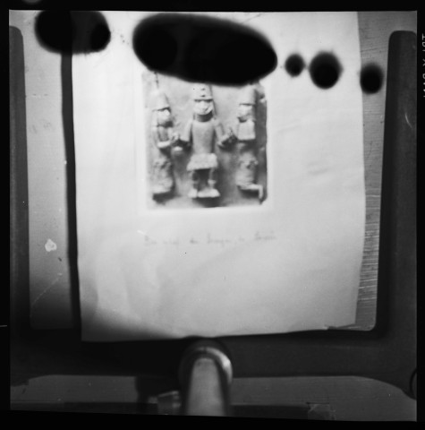 Tirages et portraits divers (dont une reproduction d'un bas relief de bronze du Bénin)