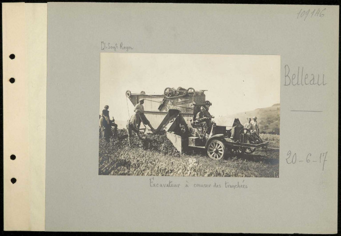 Belleau. Excavateur à creuser des tranchées