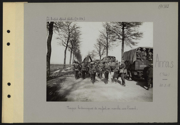 Arras (près). Troupes britanniques de renfort en marche vers l'avant