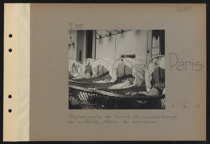 Paris. Pouponnière de la rue Luxembourg. Les enfants dans les berceaux