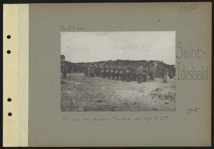 Saint-Idesbald. Un coin des dunes. Musique du 123e RIT