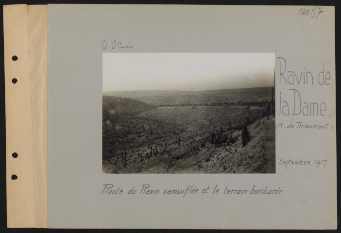 Ravin de la Dame (nord de Thiaumont). Route du ravin camouflée et le terrain bombardé
