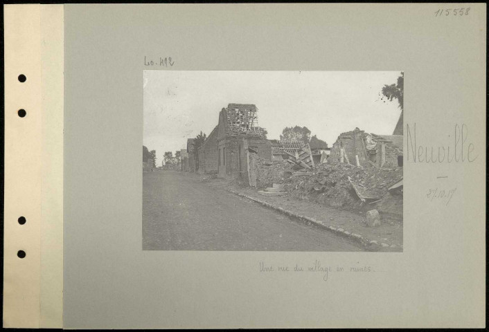 Neuville. Une rue du village en ruines