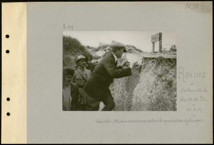 Reims (Secteur de la butte de Tir). Tranchée. Mission américaine visitant les organisations défensives